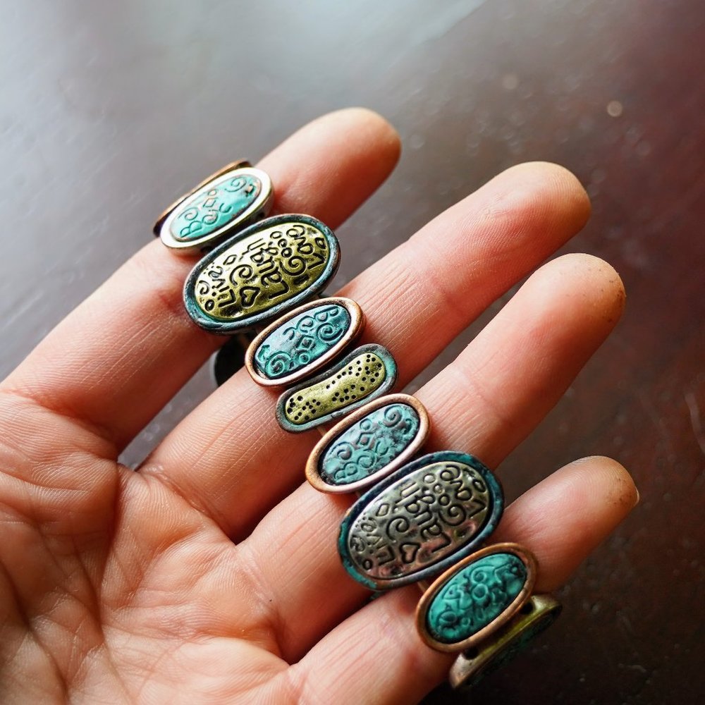 Women's jewelry, Earrings, Bracelet, Pendants